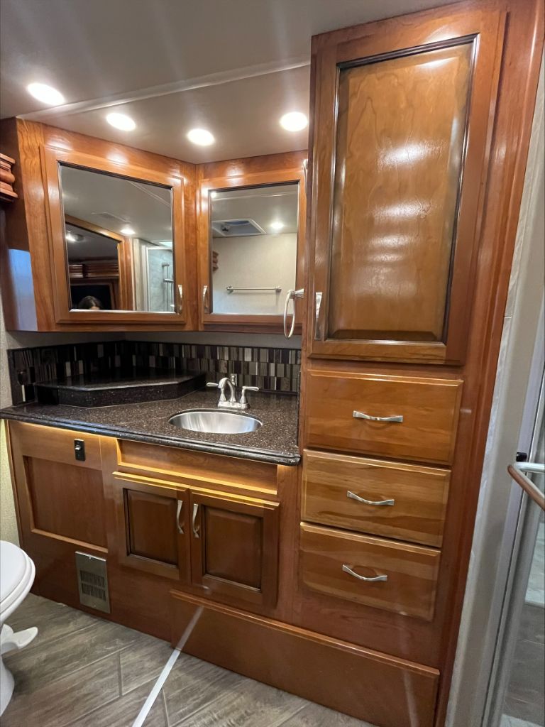 2019 Fleetwood DISCOVERY 38K  photo