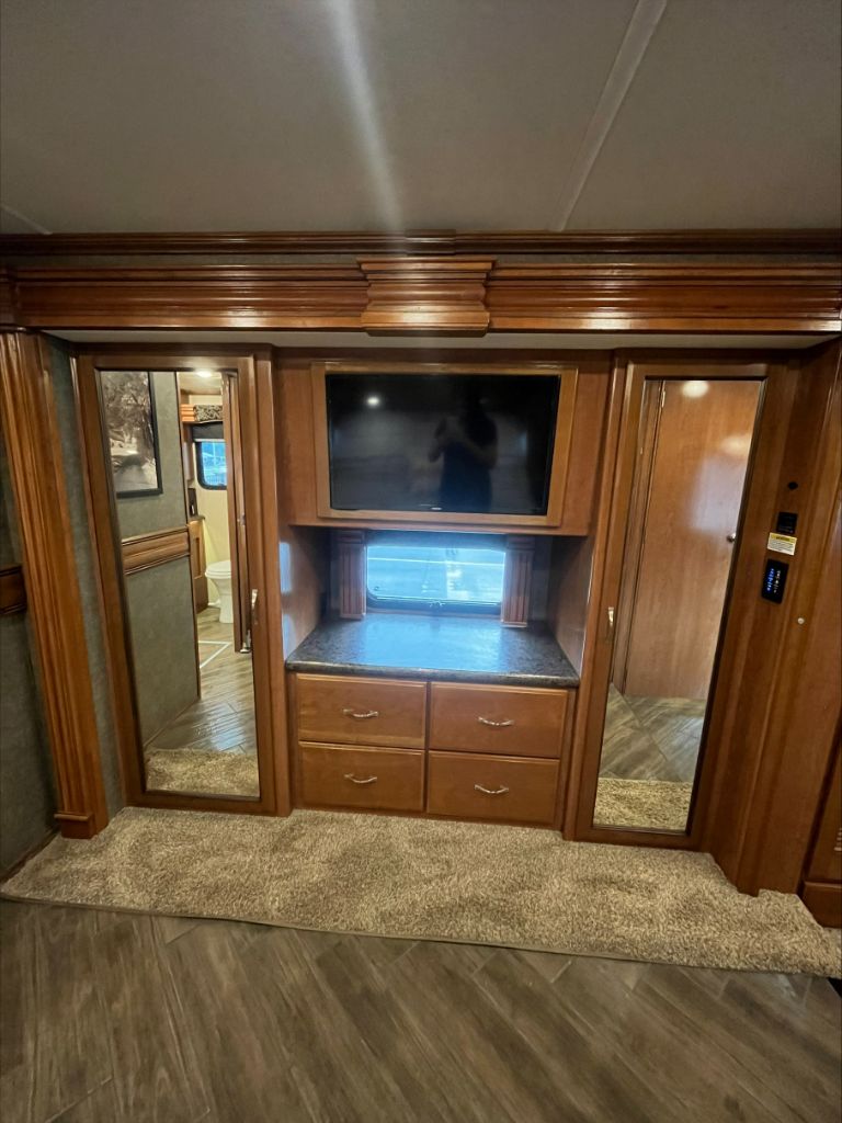 2019 Fleetwood DISCOVERY 38K  photo