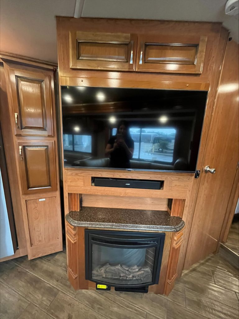2019 Fleetwood DISCOVERY 38K  photo