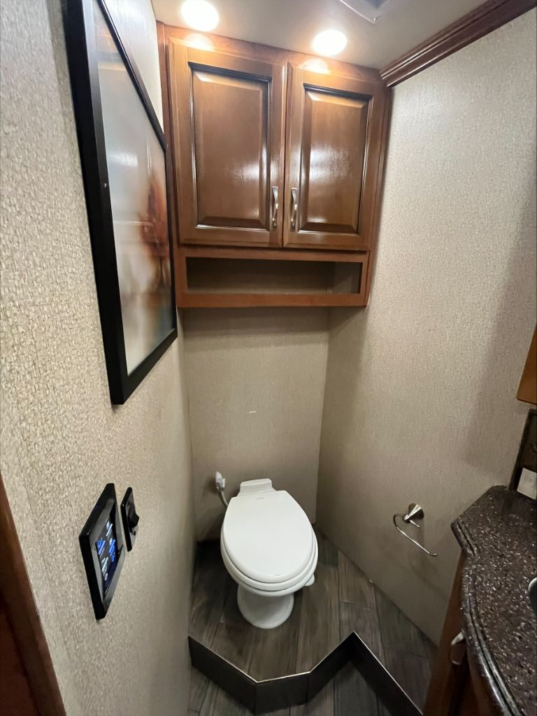 2019 Fleetwood DISCOVERY 38K  photo