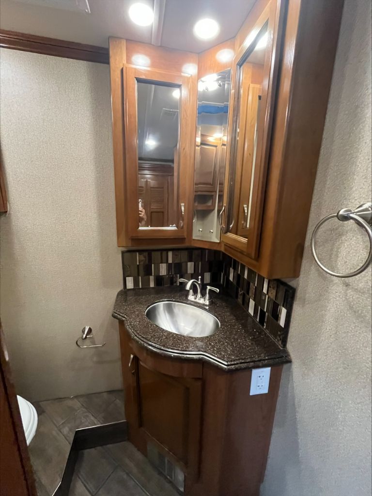 2019 Fleetwood DISCOVERY 38K  photo