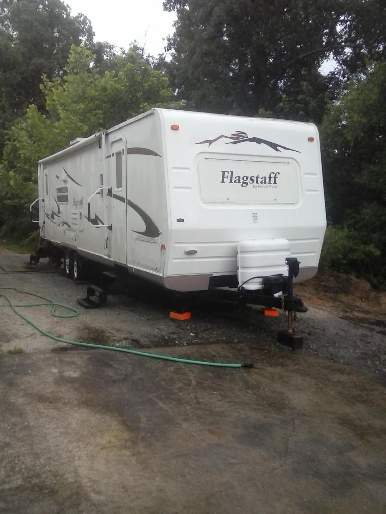 2006 FOREST RIVER Flagstaff Lite Weight Trailers - $3,500