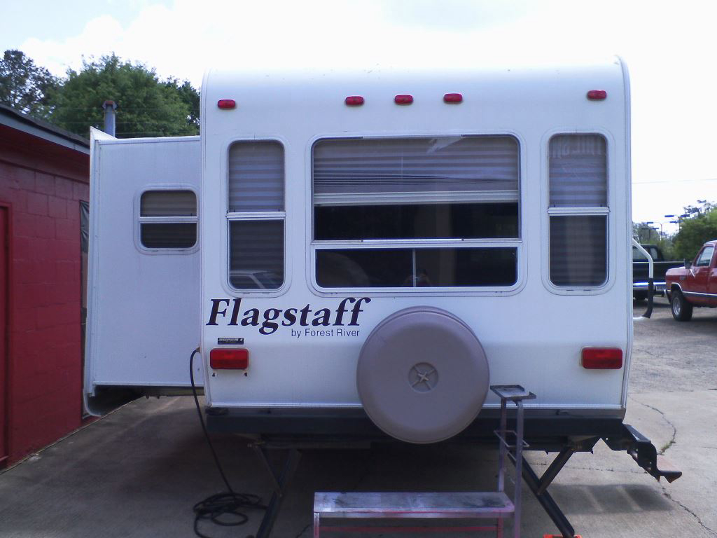 2006 FOREST RIVER Flagstaff Lite Weight Trailers - $3,500