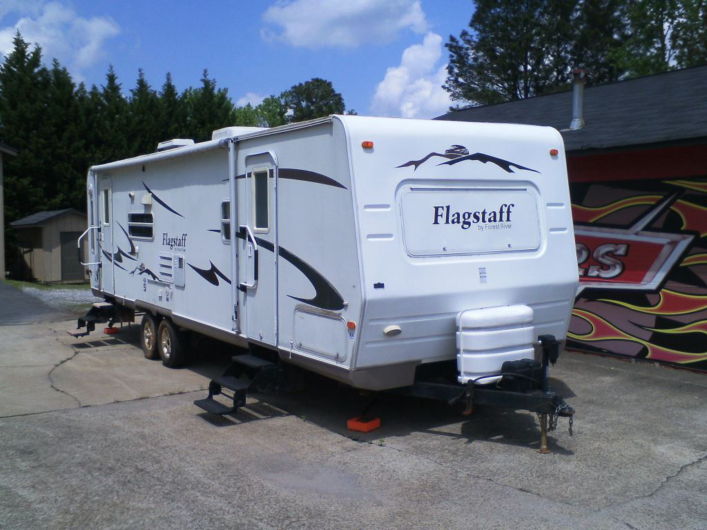 2006 FOREST RIVER Flagstaff Lite Weight Trailers - $3,500