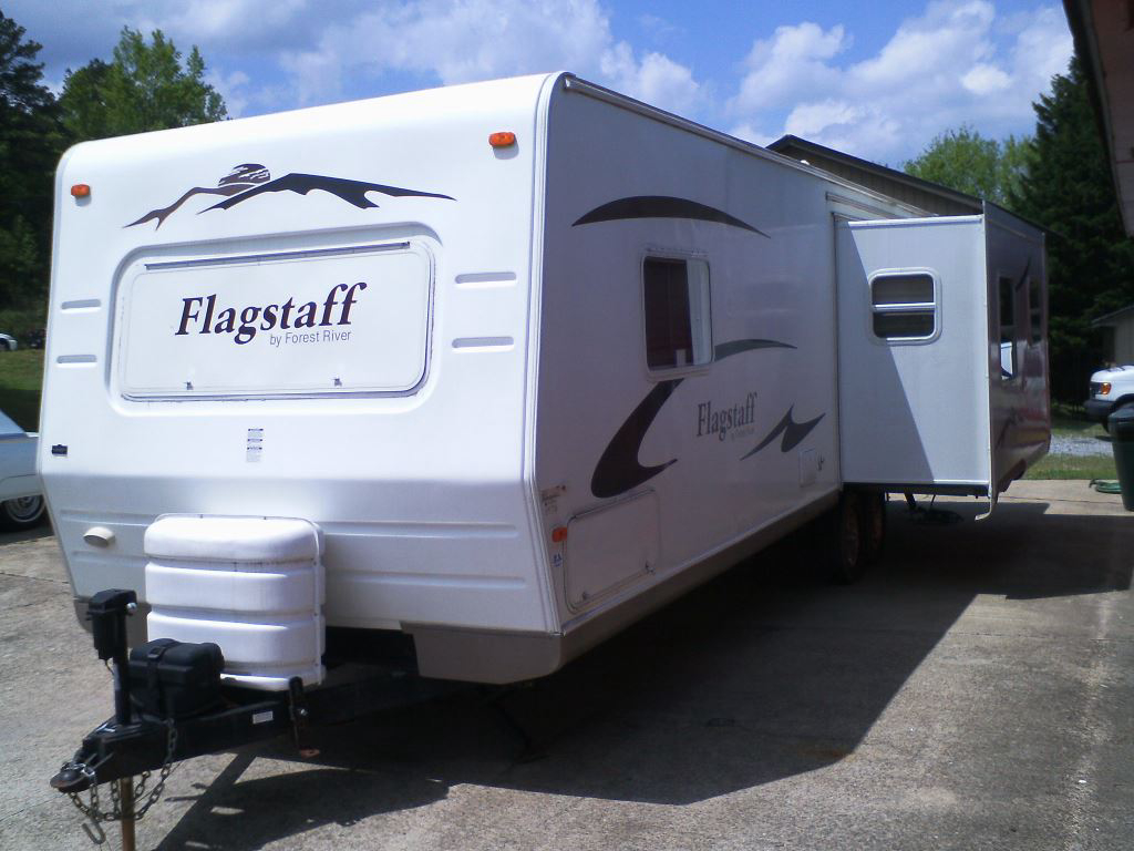 2006 FOREST RIVER Flagstaff Lite Weight Trailers - $3,500