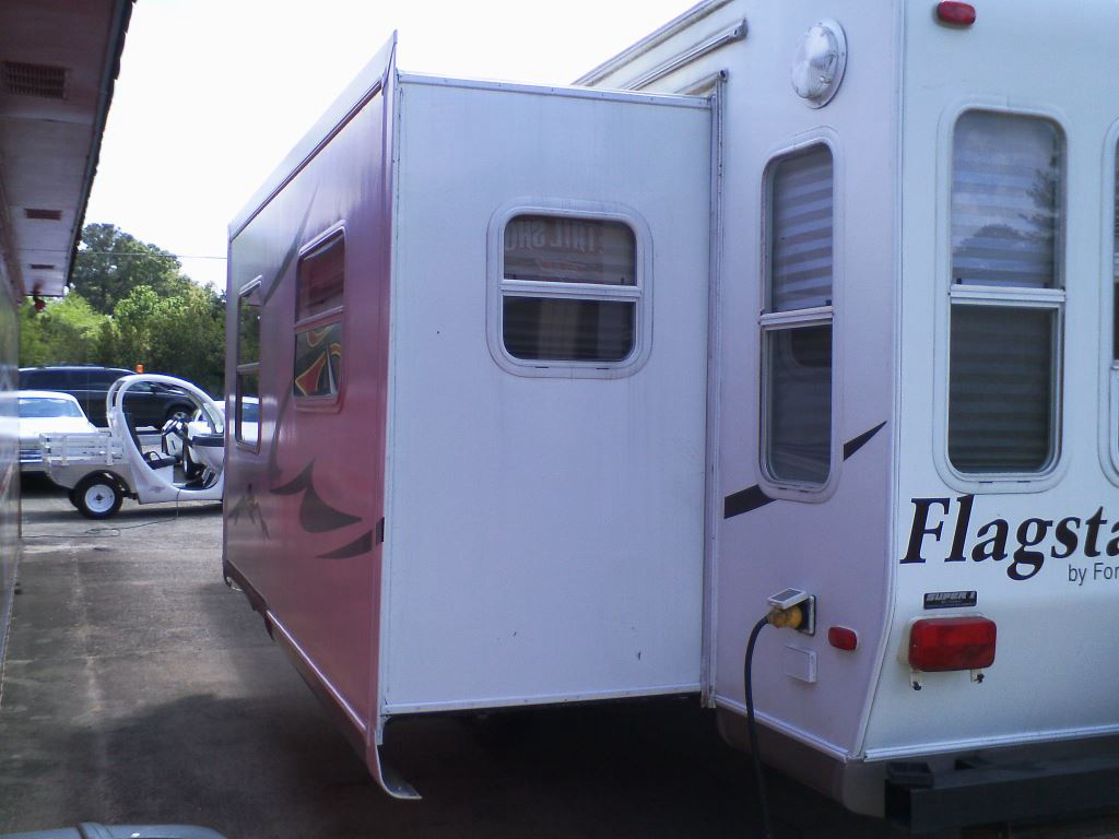 2006 FOREST RIVER Flagstaff Lite Weight Trailers - $3,500