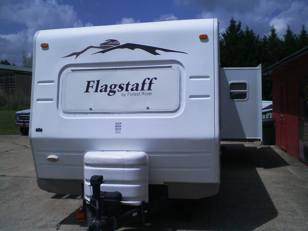 2006 FOREST RIVER Flagstaff Lite Weight Trailers - $3,500