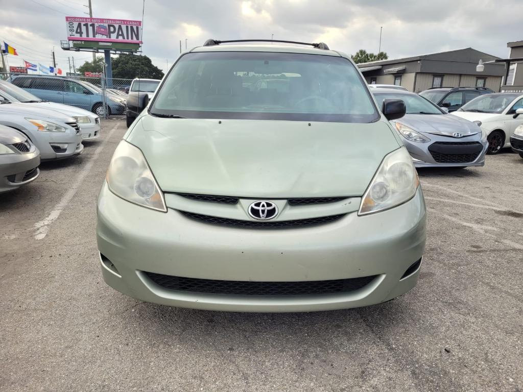 2008 Toyota Sienna CE 8-Passenger photo