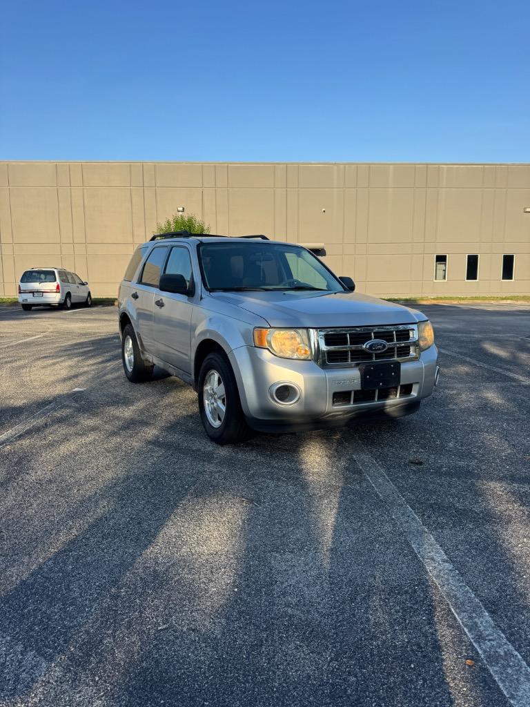 2009 Ford Escape XLS photo