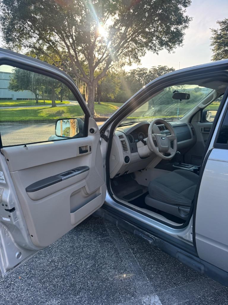 2009 Ford Escape XLS photo
