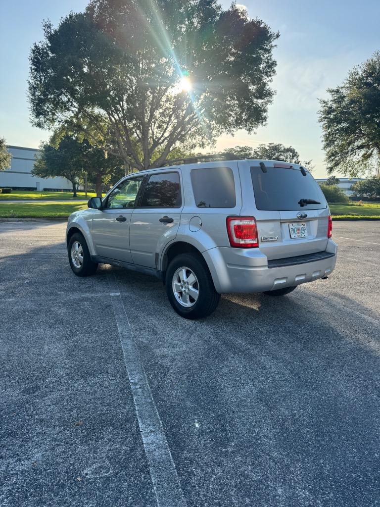 2009 Ford Escape XLS photo