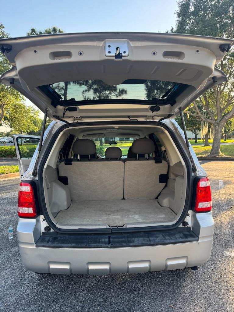 2009 Ford Escape XLS photo