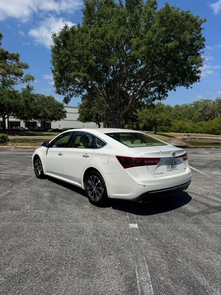 2016 Toyota Avalon XLE photo
