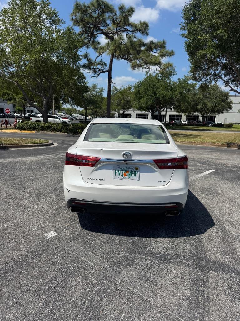 2016 Toyota Avalon XLE photo