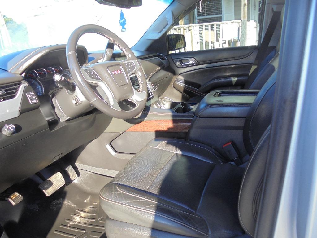 2019 GMC Yukon XL 1500 SLT photo