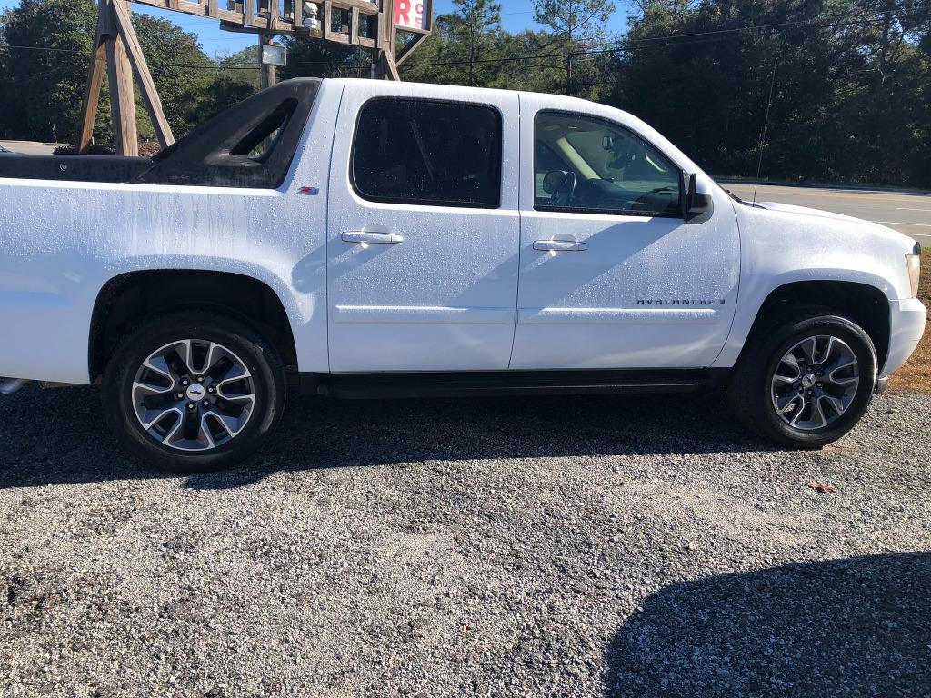 2007 Chevrolet Avalanche - $13,900