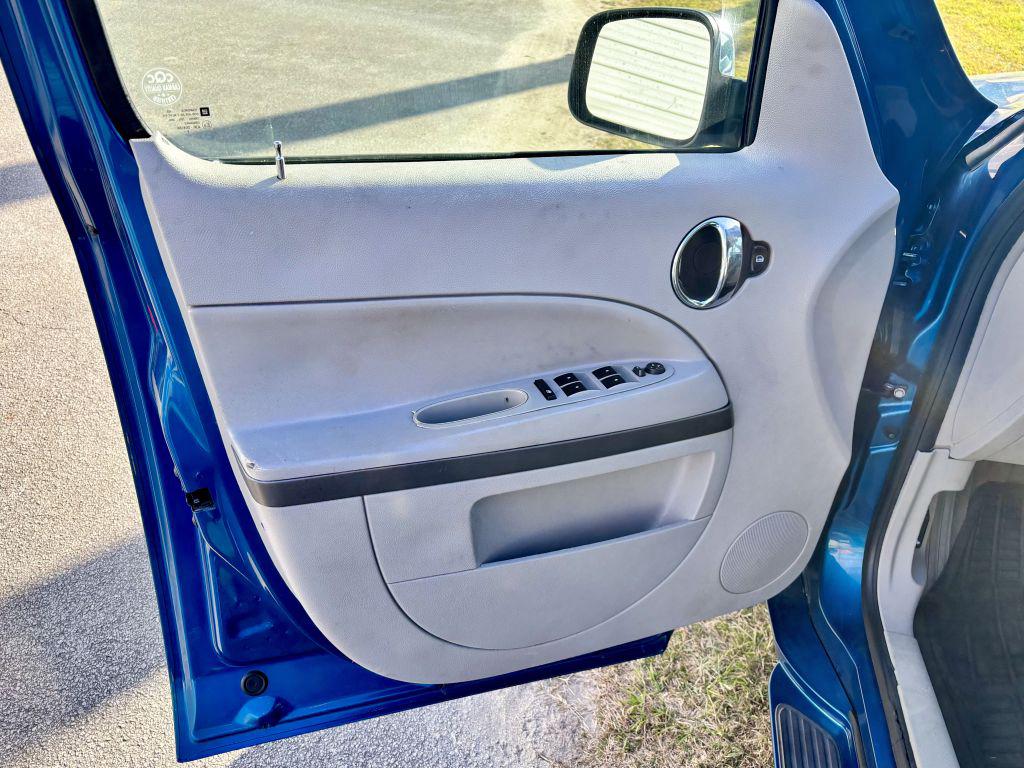 2009 Chevrolet HHR - $1,950