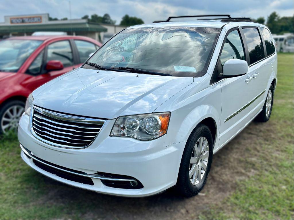 2015 Chrysler Town & Country Touri - $5,650
