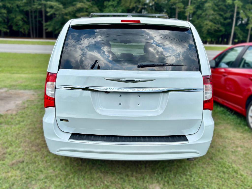 2015 Chrysler Town & Country Touri - $5,650