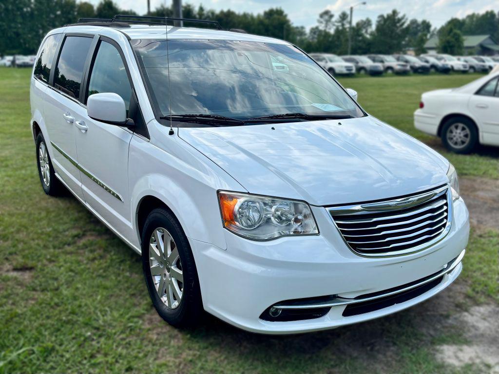 2015 Chrysler Town & Country Touri - $5,650