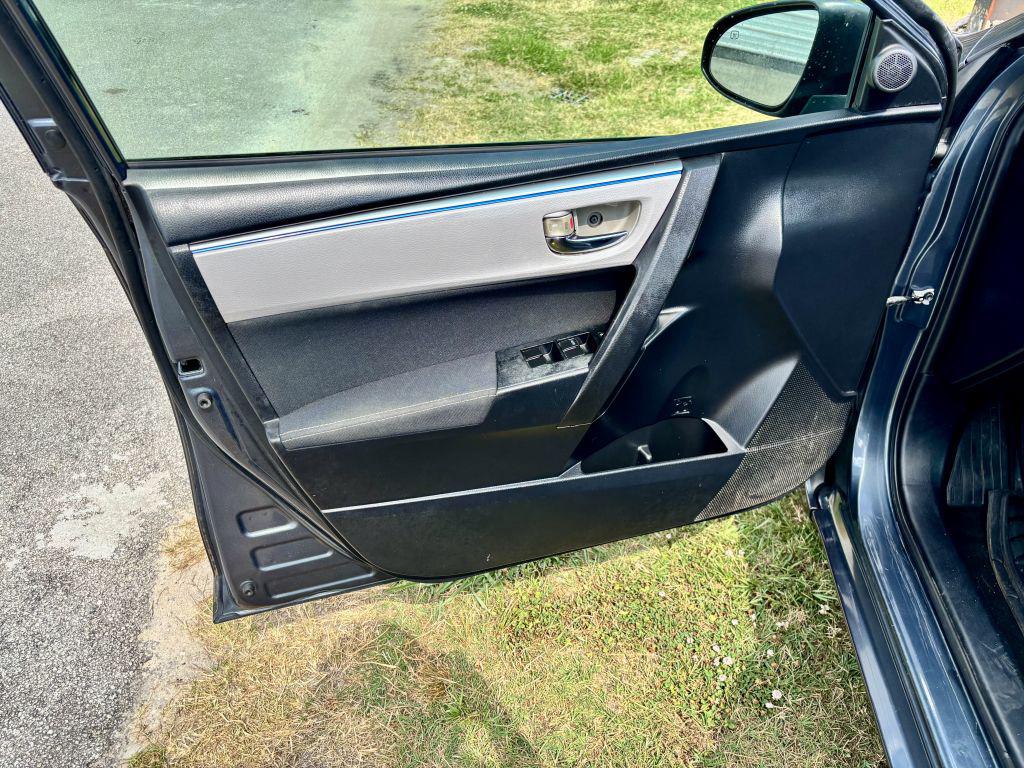 2015 Toyota Corolla - $10,500