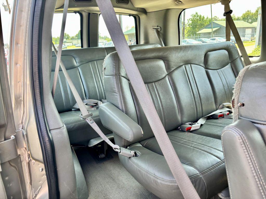 2003 GMC Savana - $8,950