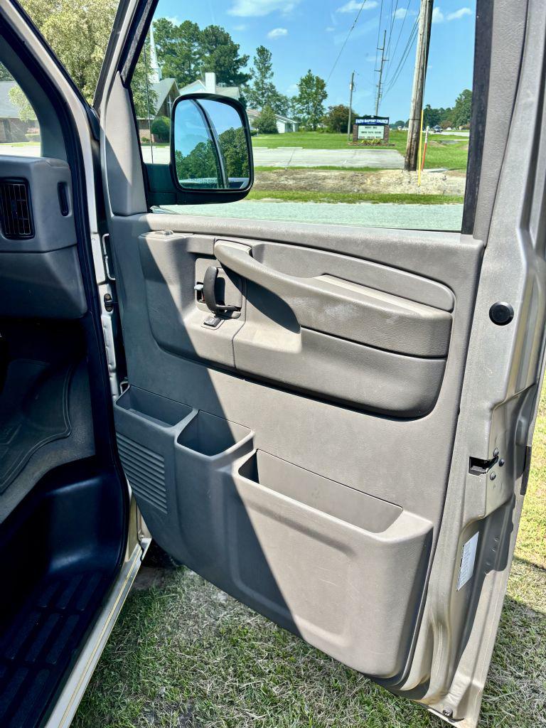 2003 GMC Savana - $8,950