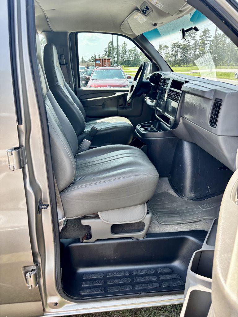 2003 GMC Savana - $8,950