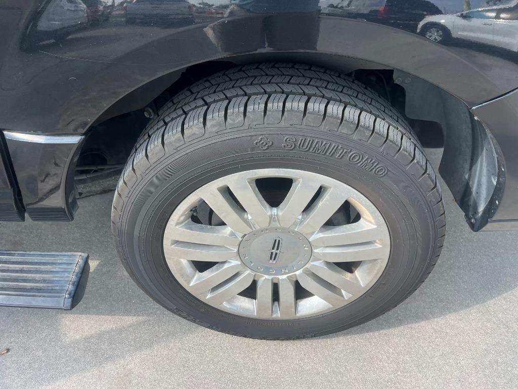 2013 Lincoln Navigator - $8,495
