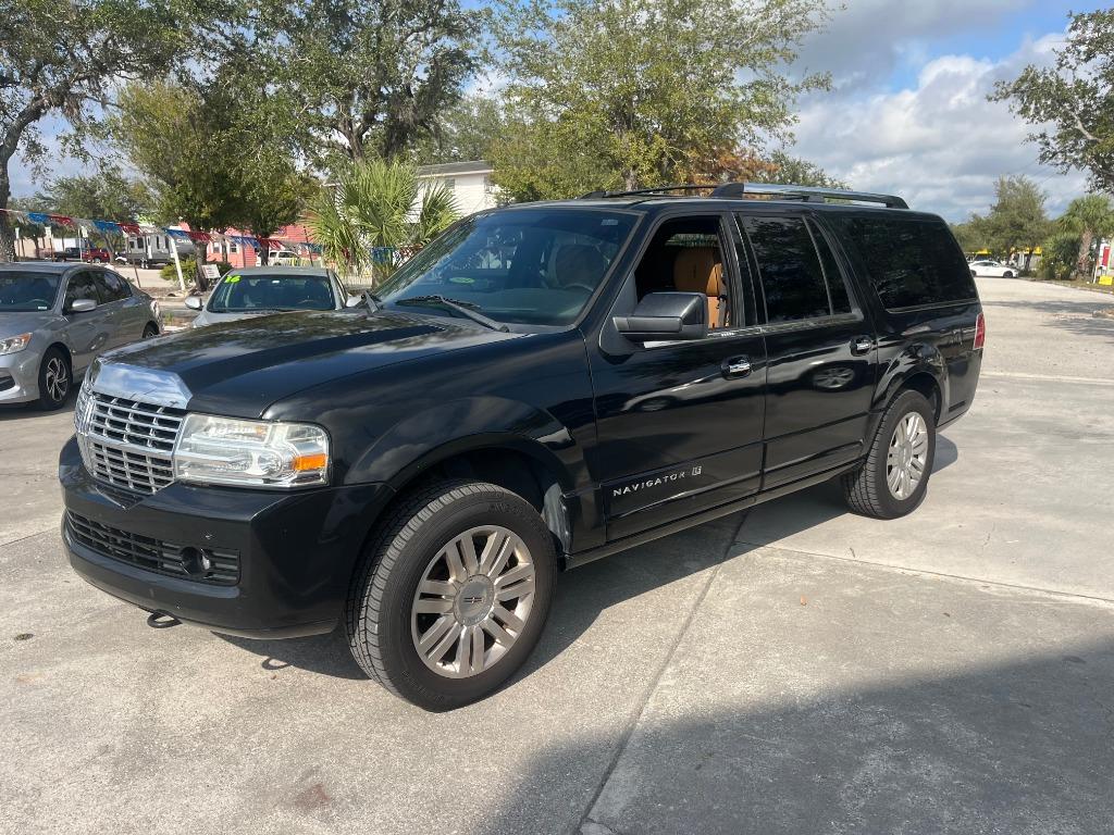 2013 Lincoln Navigator - $8,495