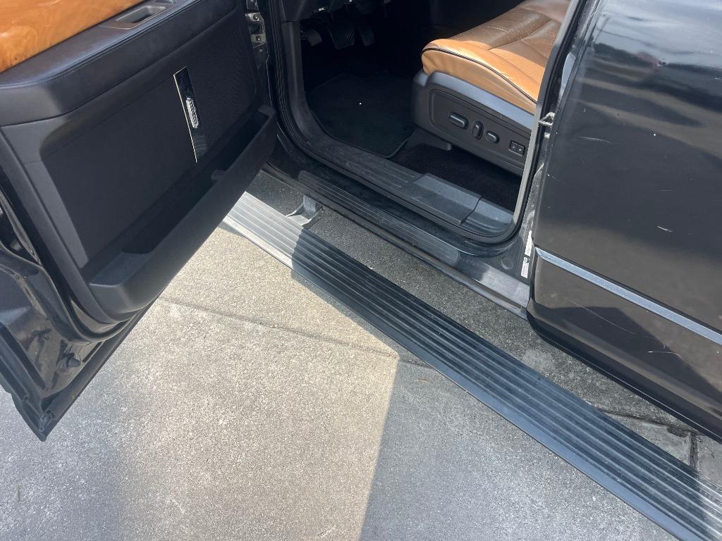2013 Lincoln Navigator - $8,495