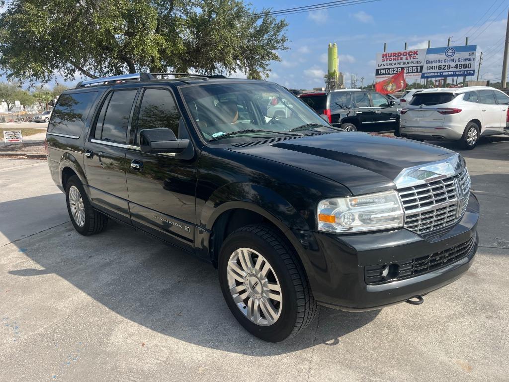 2013 Lincoln Navigator - $8,495