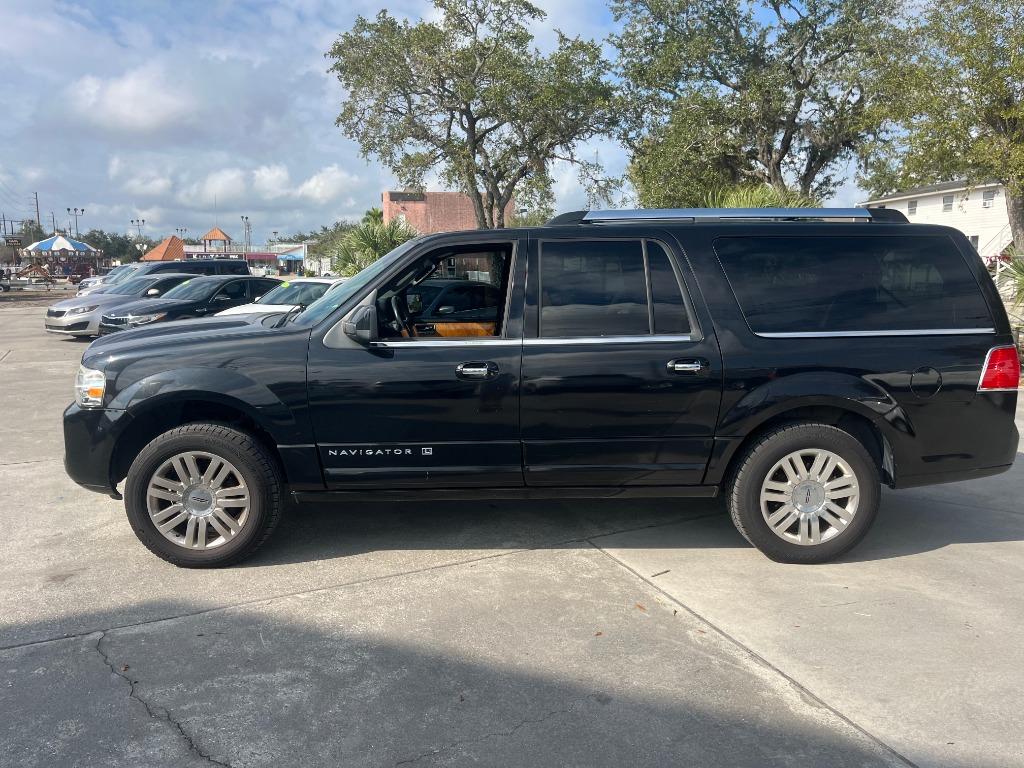 2013 Lincoln Navigator - $8,495
