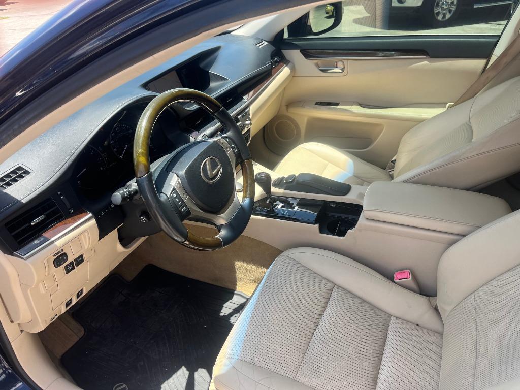 2013 Lexus ES - $14,995