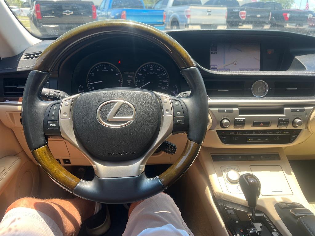 2013 Lexus ES - $14,995