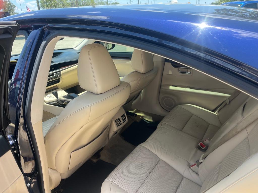 2013 Lexus ES - $14,995