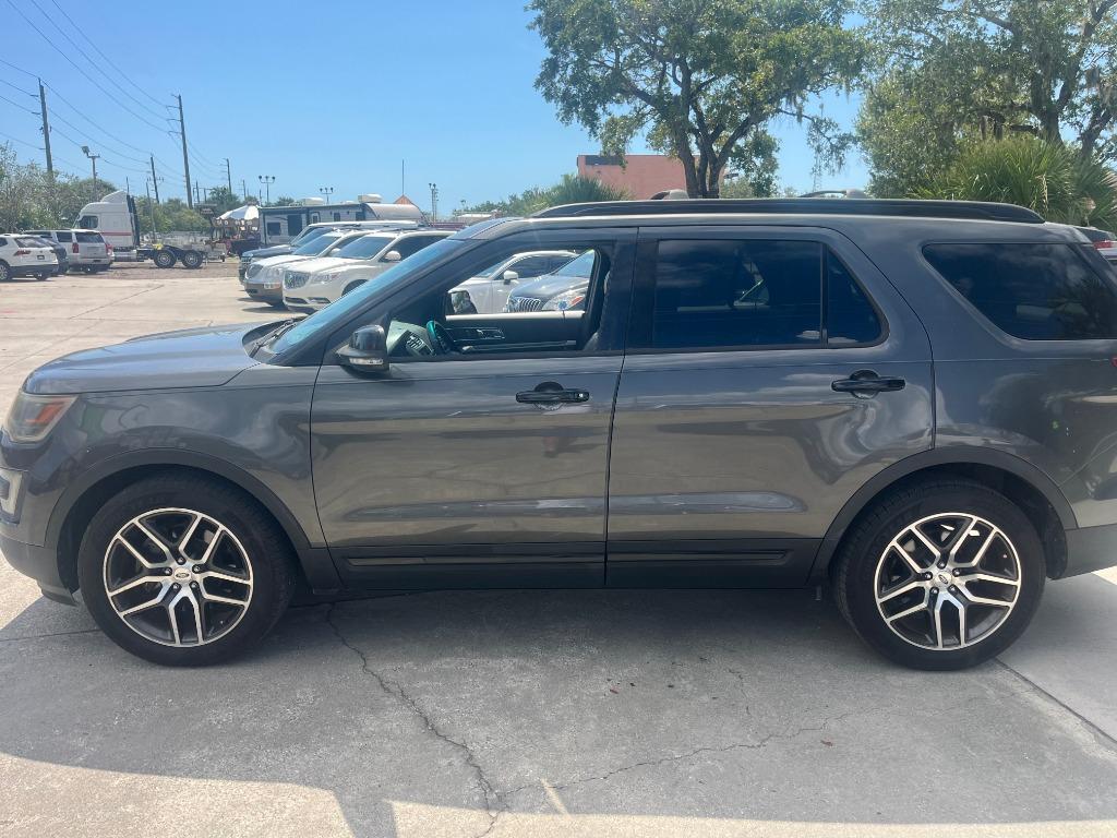 2016 Ford Explorer - $18,995