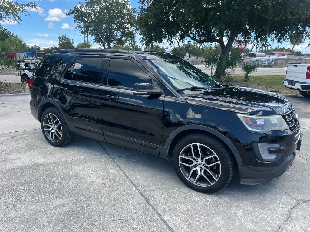 2017 Ford Explorer - $14,995