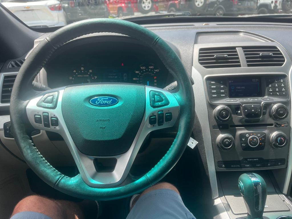 2015 Ford Explorer - $13,995