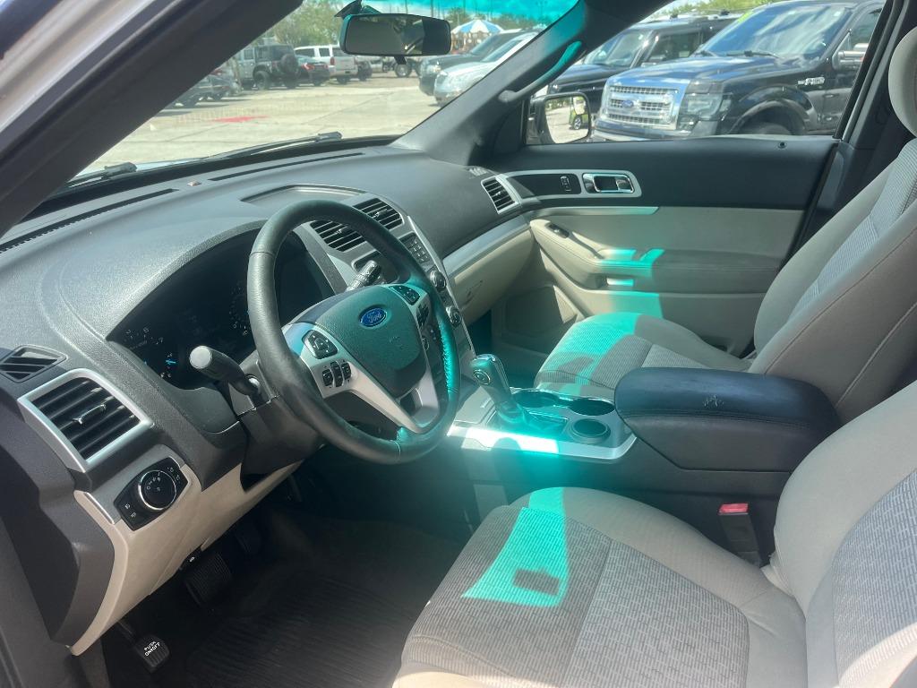 2015 Ford Explorer - $13,995