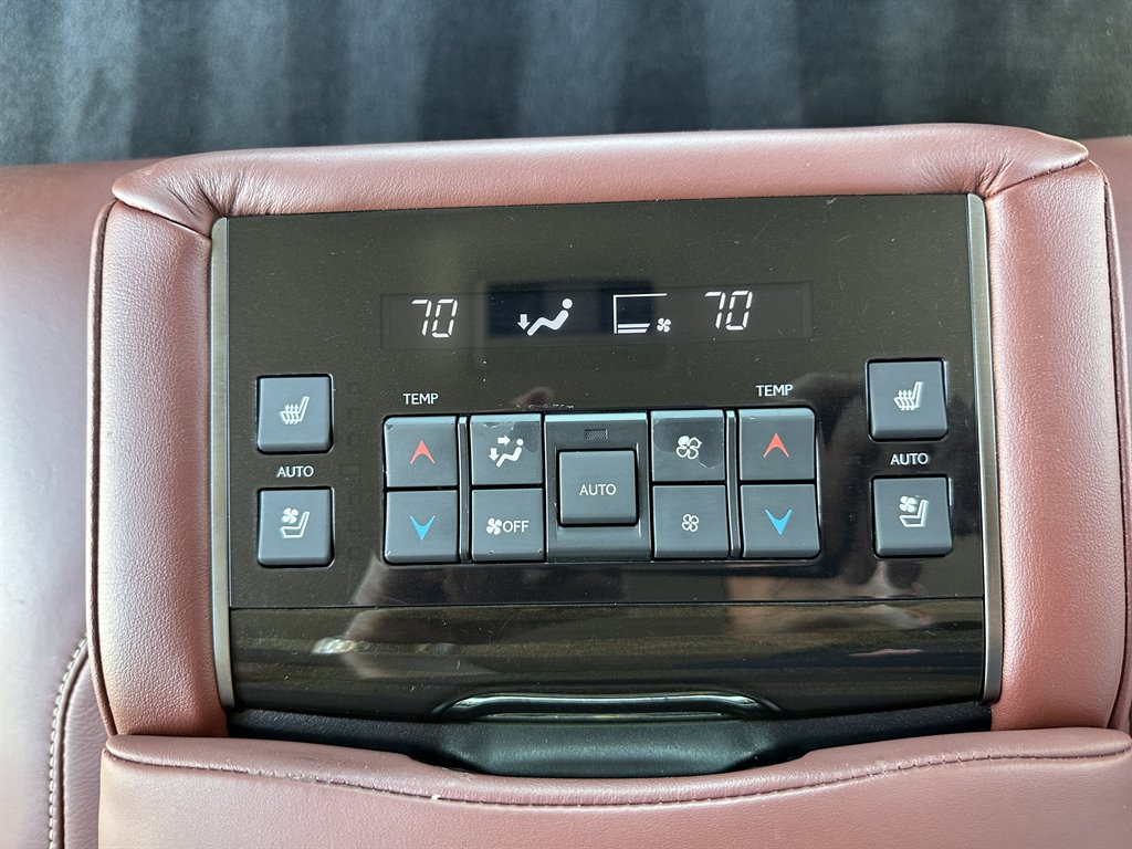 2020 Lexus LX 570 photo