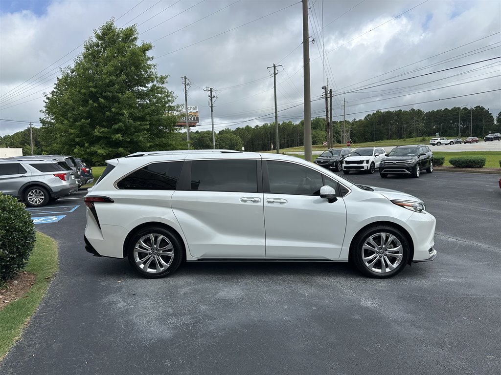 2023 Toyota Sienna Hybrid Platinum photo 4