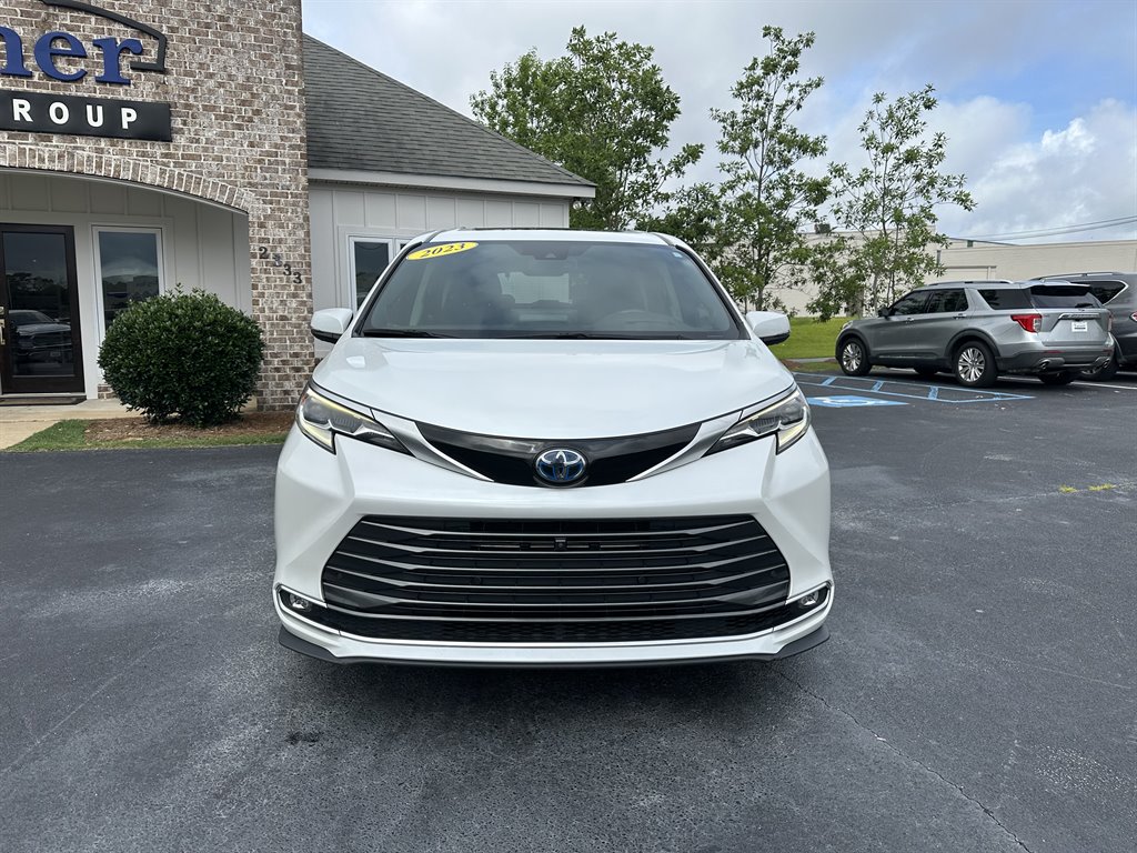 2023 Toyota Sienna Hybrid Platinum photo 3