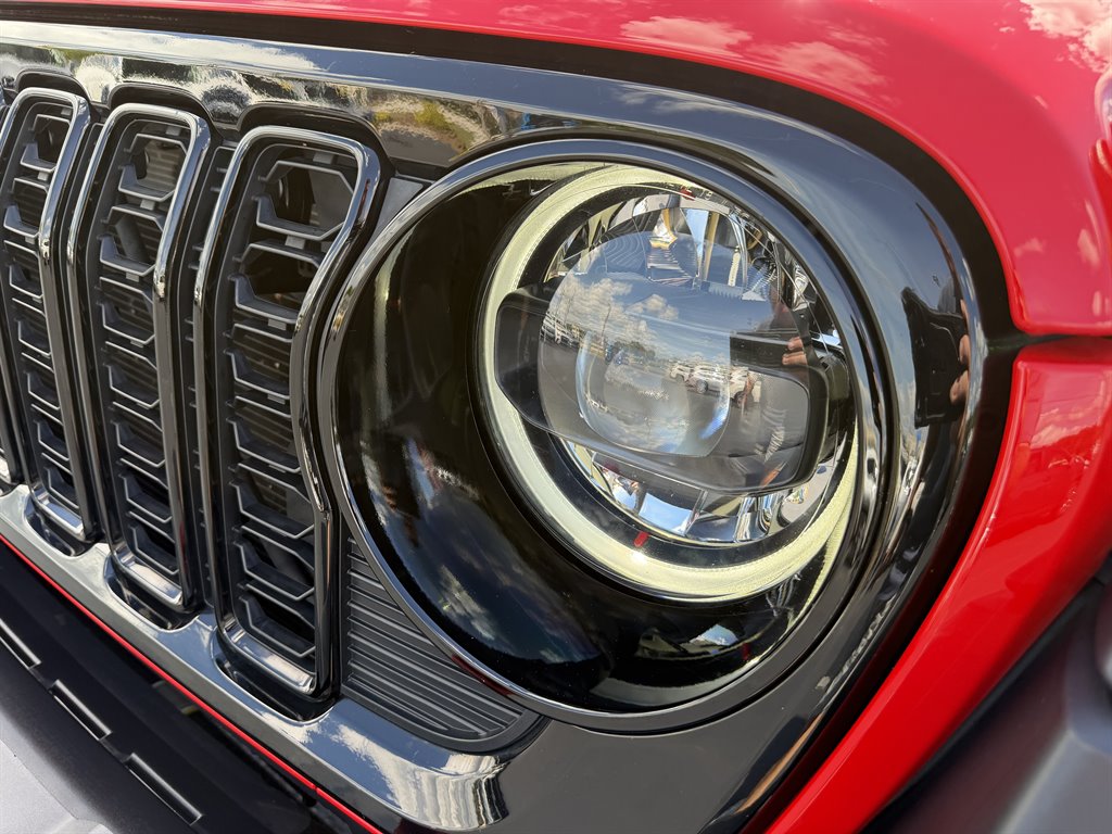 2025 Jeep Wrangler - $34,000