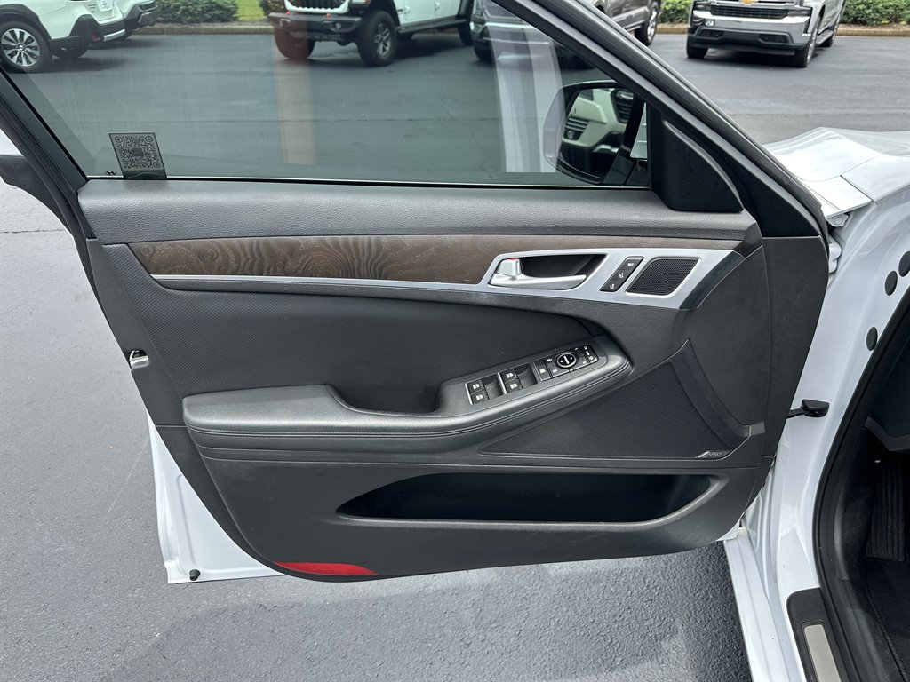 2016 Hyundai Genesis - $17,950