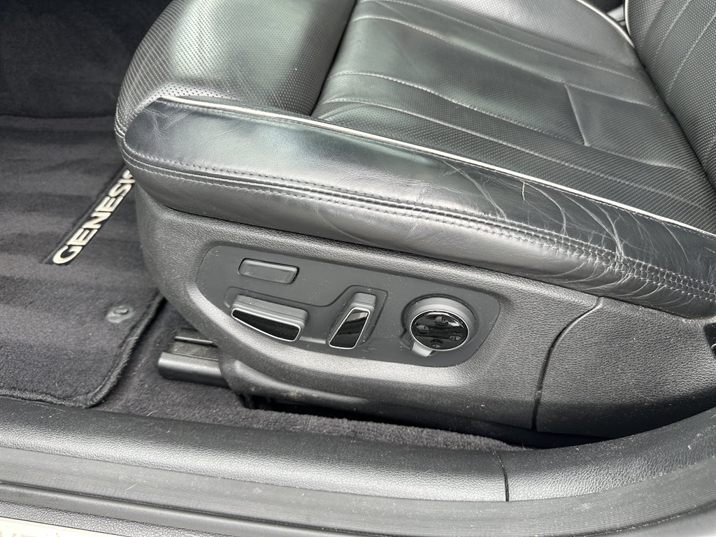 2016 Hyundai Genesis - $17,950