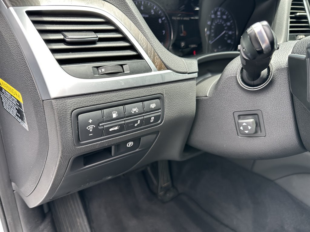 2016 Hyundai Genesis - $17,950