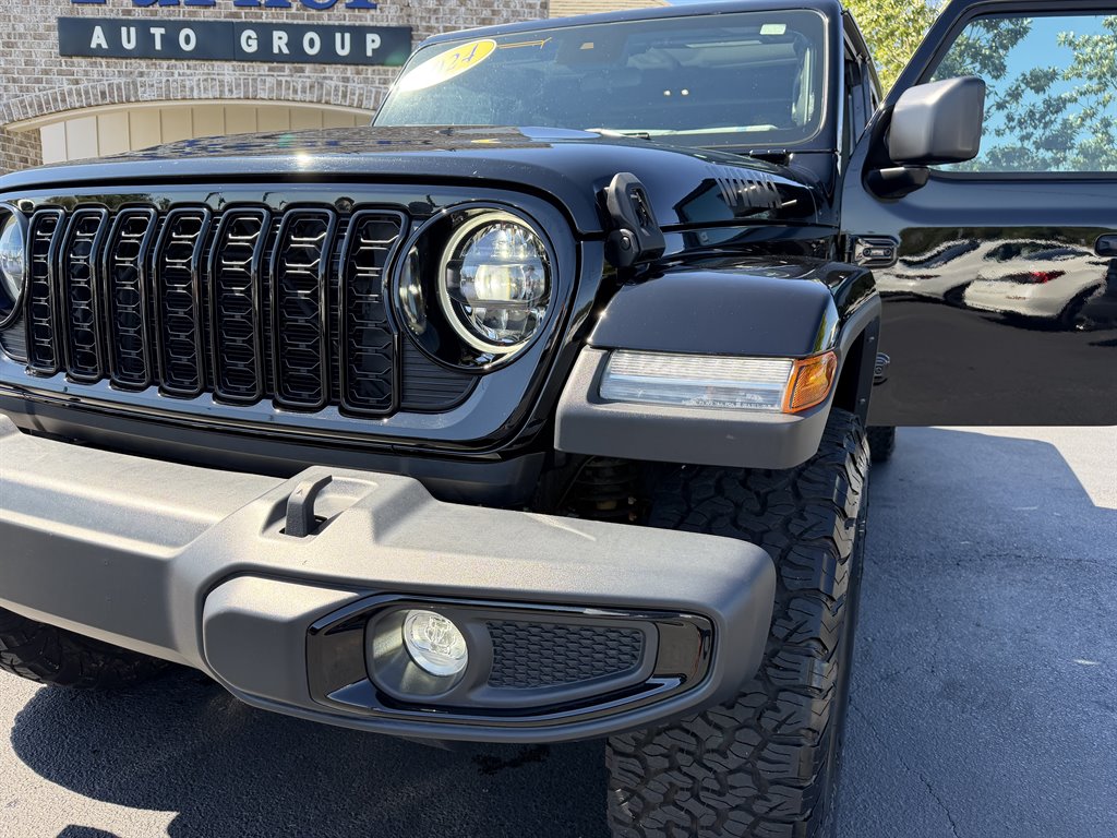 2024 Jeep Gladiator - $38,600