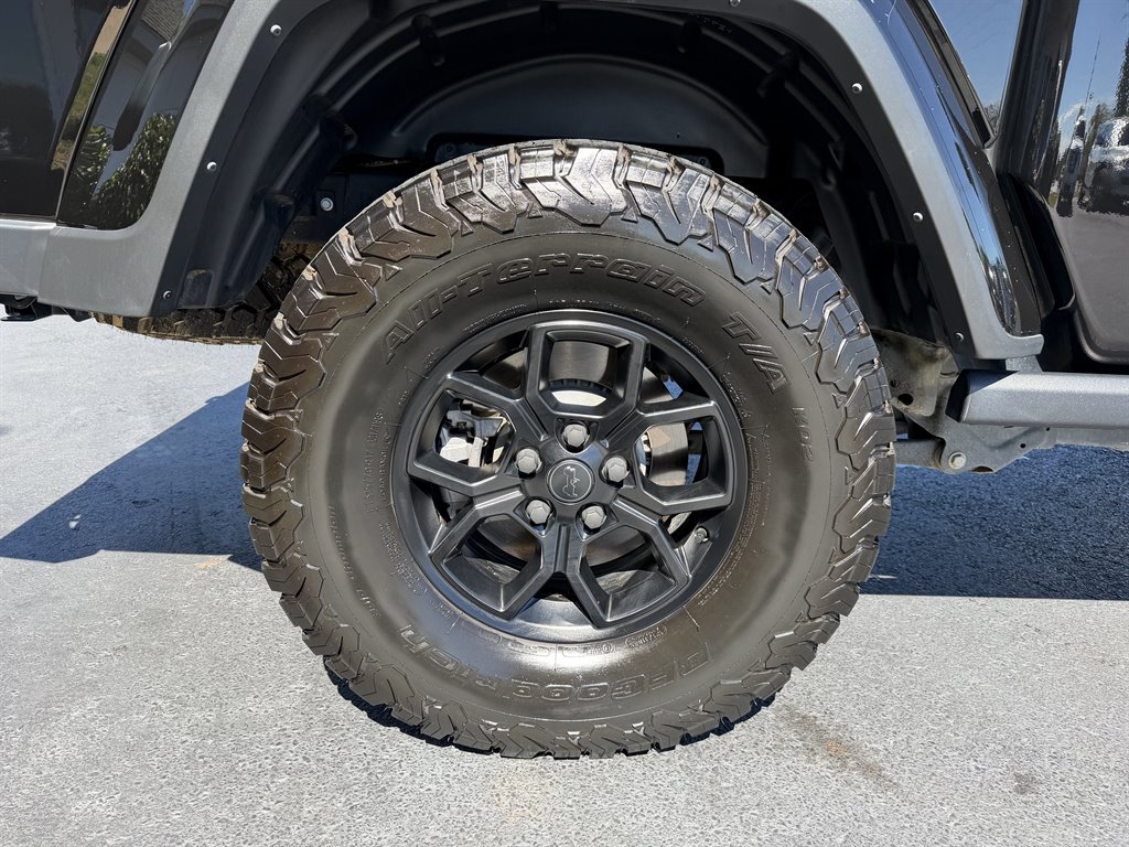 2024 Jeep Gladiator - $38,600