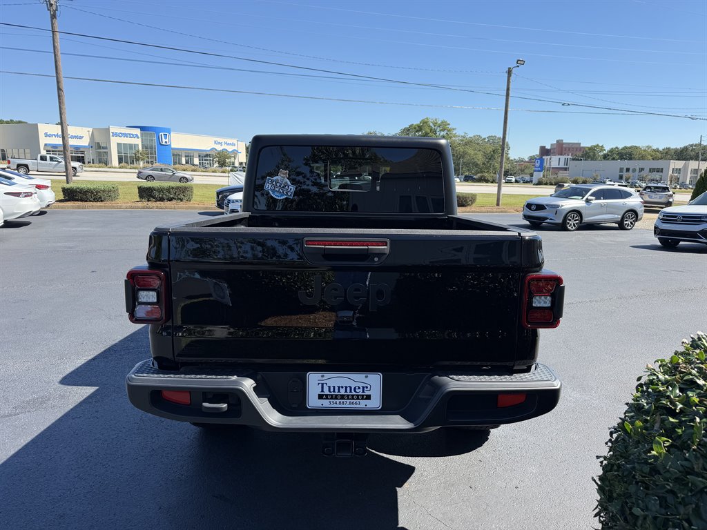 2024 Jeep Gladiator - $38,600